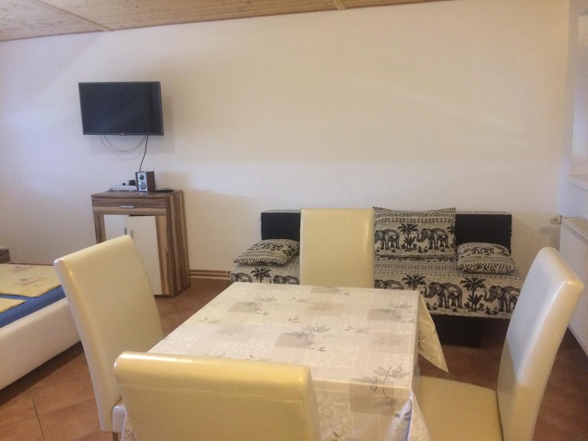 Apartament Famvarga Apartmanhaz Balatonfenyves Zewnętrze zdjęcie